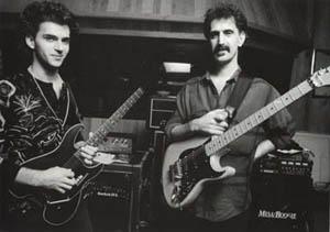 Dweezil Zappa - syn slavného otce a kytarový velik