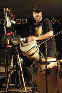 Luis Conte - legendární kubánský perkusista a bubeník