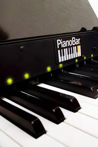 Moog Piano Bar - učesaná MIDI data pod kladívky