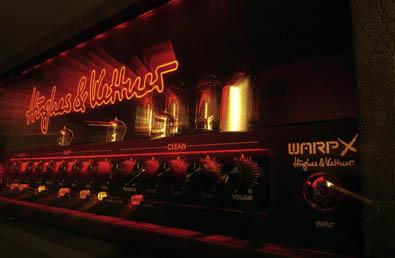 Hughes & Kettner Warp X - vyznavač těžkých kovů