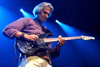 Johnny Goes to Prague - rozhovor s John McLaughlinem