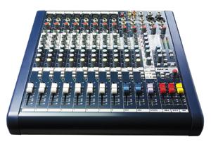 Soundcraft MFX8/2 - muž za mixpultem