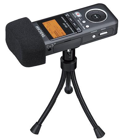 Tascam DR-07 a DR-100 - dvoustopá nahrávací zařízení určená hlavně do terénu