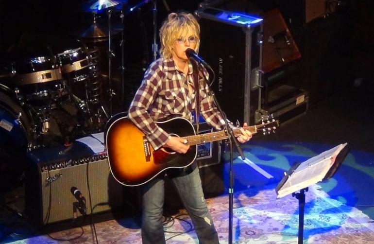 Sennheiser a Neumann s Lucindou Williams