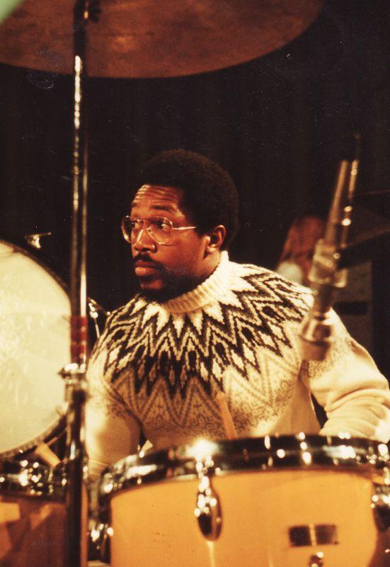 Billy Cobham: Ticho je stejně důležité jako noty, co hrajete - bubenická legenda