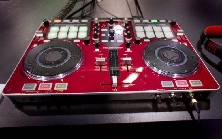 Vestax: VCI-380 RED