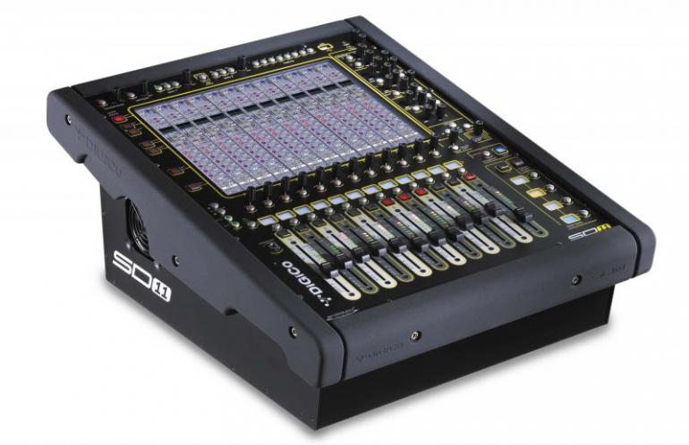 DiGiCo SD11 - digitální mixpult do devatenáctipalcového racku s překvapujícími možnostmi