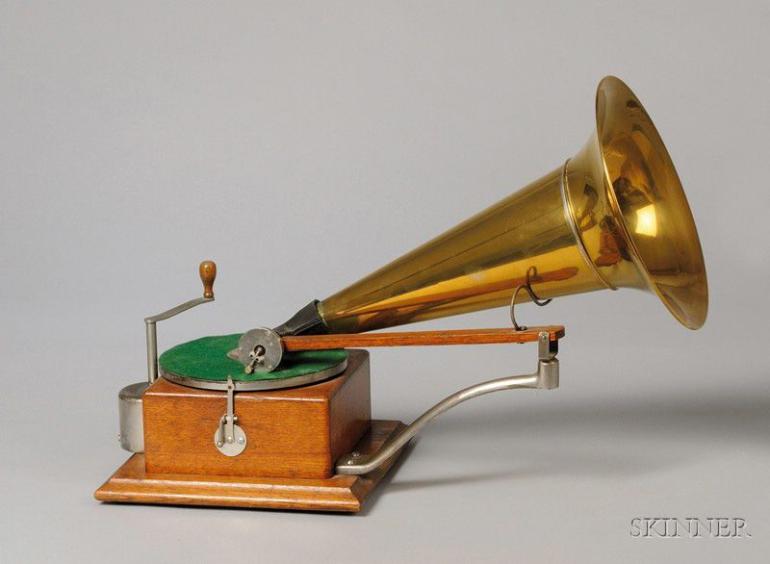 Obrázek Berlinerův vylepšený gramofon s pružinovým motorem
