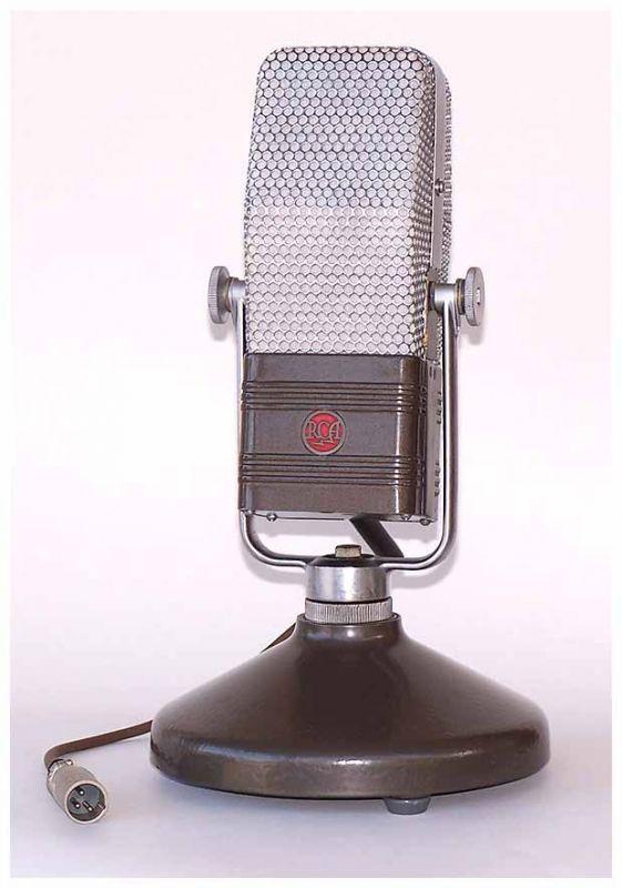 Páskové mikrofony řady RCA 44 navržené pro studiové vysílání dobře odolávaly změnám vlhkosti či teploty (na rozdíl od kondenzátorových)
