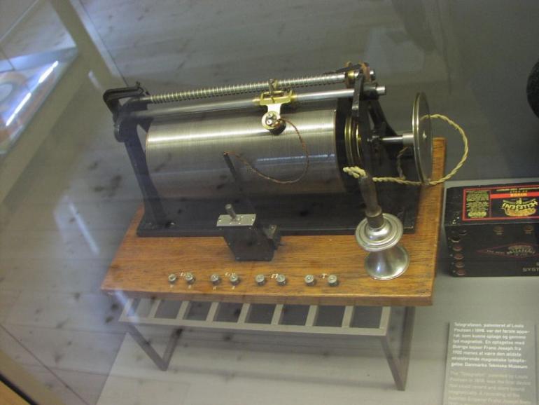 Telegrafon V. Poulsena - záznam na magnetizovaný drát z roku 1898