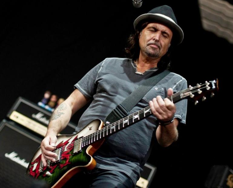 Kytaroví velikáni - Phil Campbell