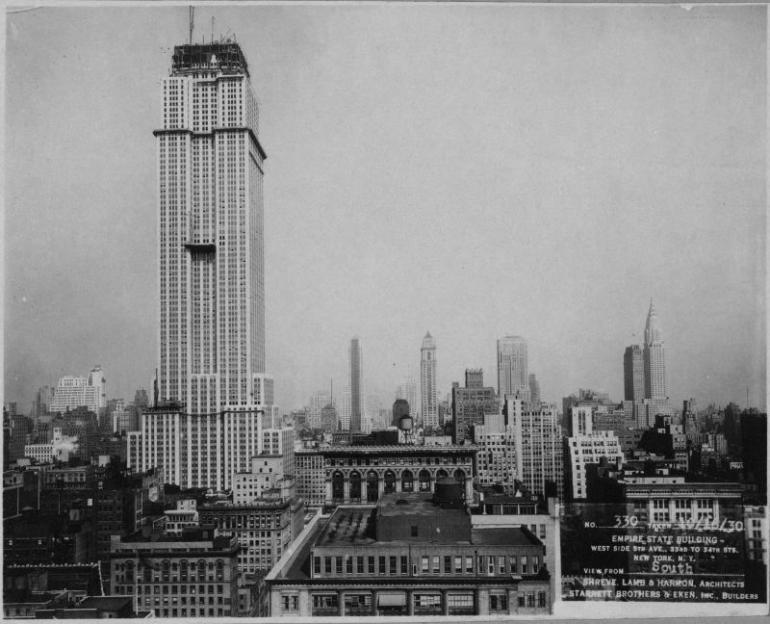 Empire State Building půl roku před otevřením