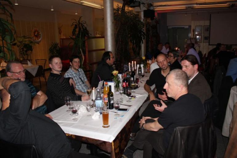 Společná večeře kapely Elán a zástupců RME a Audifiedu po veletrhu ve Frankfurtu
