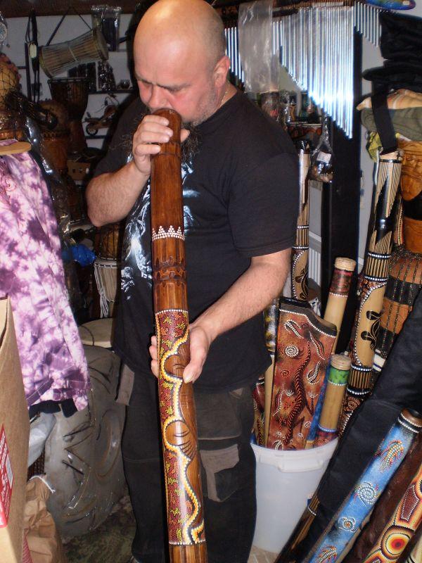Dovezená malovaná didgeridoo