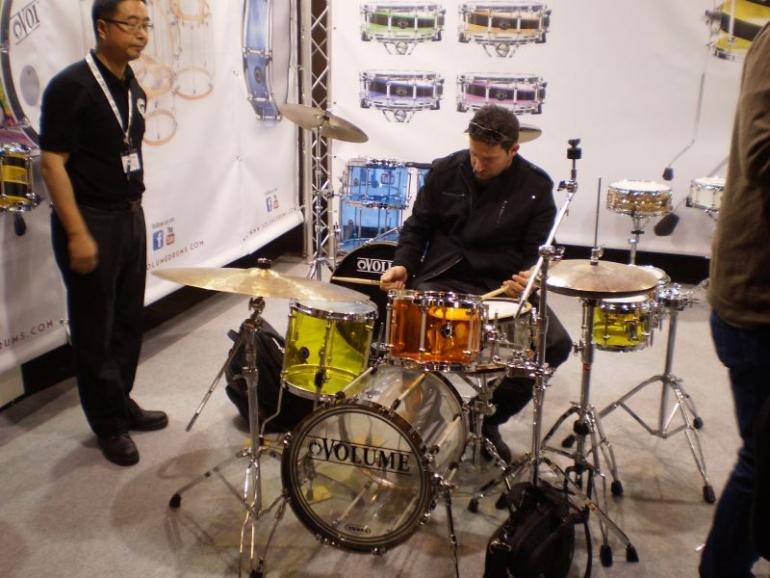 Číňan vyrábí, Evropan kupuje - čínské akrylátové bicí Volume.