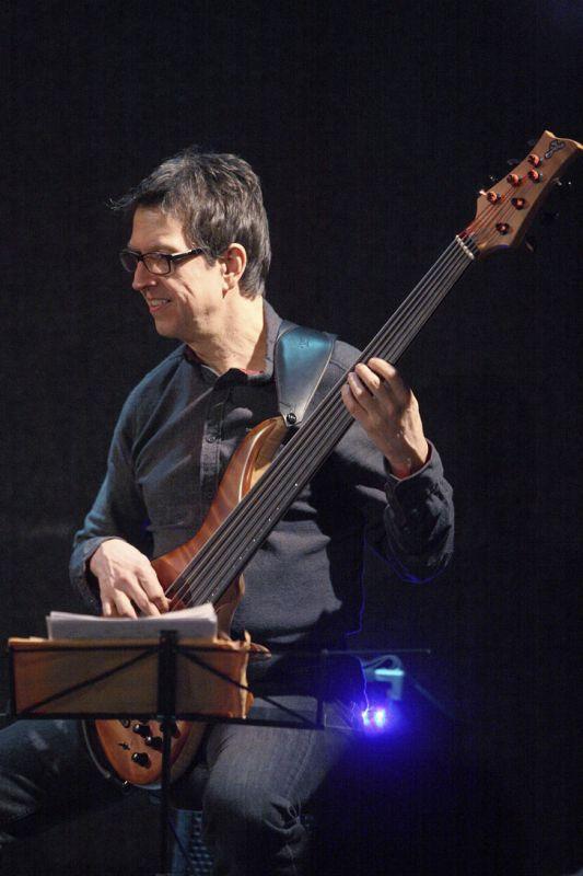 Alain Caron - Bass profil