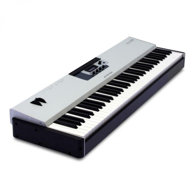 Tablet iPad a masterkeyboardy - Časy se mění. Před lety bys na nakousnuté jablko holku nesbalil.