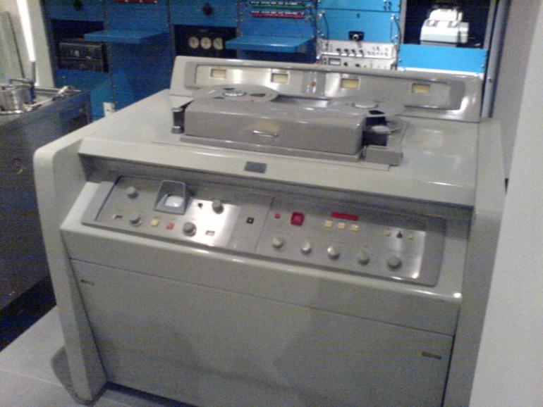 AMPEX Quadruplex VR-1000-A z roku 1961