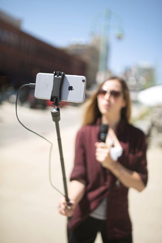 IK Multimedia: Multifunkční video stojan/selfie tyč iKlip Grip