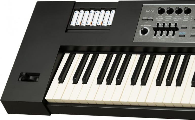 Roland Juno DS-88 - syntezátor s plným klavírním rozsahem klaviatury