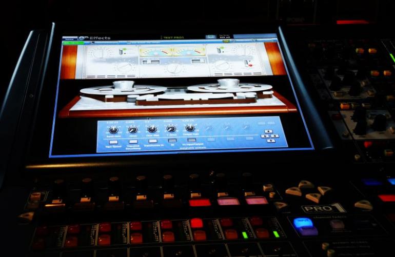 Midas Pro 1 - nejmenší digitální mixážní pult řady Pro