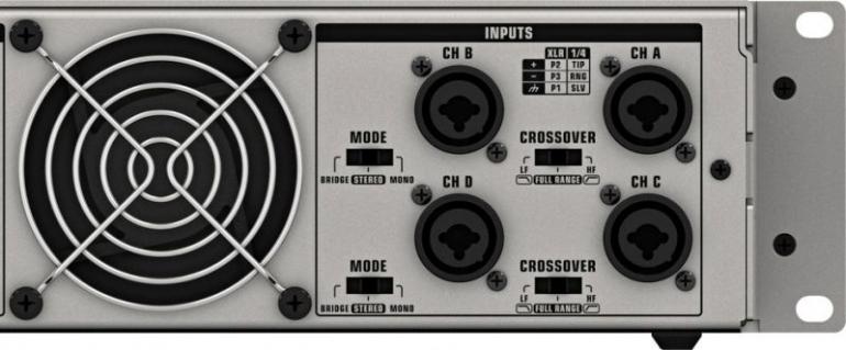 Přepínač zabudovaného crossoveru zesilovače Behringer NU4-6000