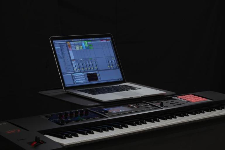 Roland: FA-07 Music Workstation