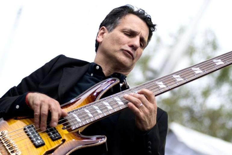 Bass profil - John Patitucci, foto C. Andrew Hovan