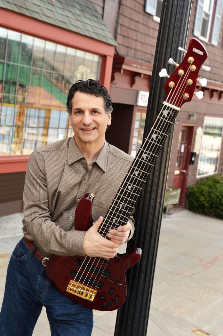 Baskytary Yamaha TRB a John Patitucci - příběh fenoménu mezi šestistrunnými baskytarami