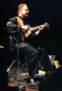 Pódiové sestavy slavných kytaristů -Robert Fripp