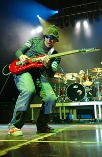 Co nového u kytarových velikánů - Joe Satriani