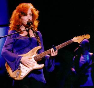 Pódiové sestavy slavných kytaristů - Bonnie Raitt