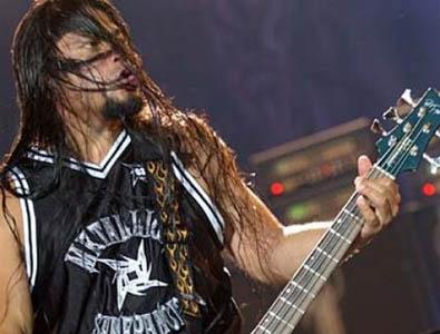 pódiové sestavy slavných baskytaristů - Robert Trujillo