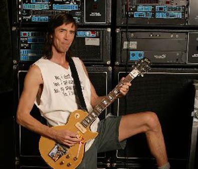 Co nového u kytarových velikánů - Tom Scholz