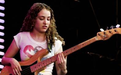 Tal Wilkenfeld - Groove v sukních