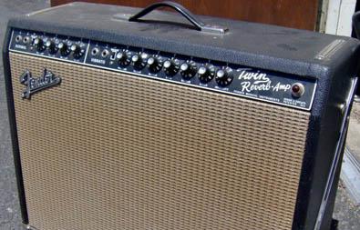 Galerie slavných aparátů - 1964 Fender Twin Reverb Blackface, Mesa Boogie MkII