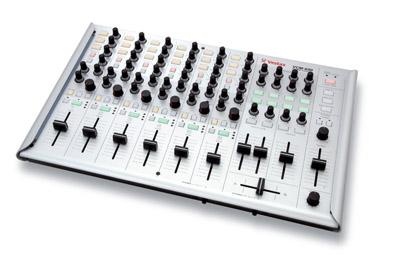 Vestax VCM-600 - USB MIDI kontrolér nejen pro DJ’s