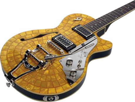 Letem kytarovým světem - elektrické kytary Squier a Duesenberg