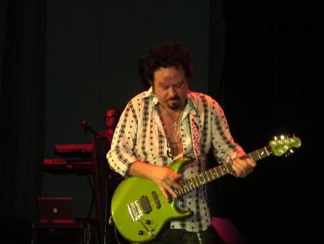 Hudební patologie LIV - Steve Lukather - Rosanna (solo part 1)