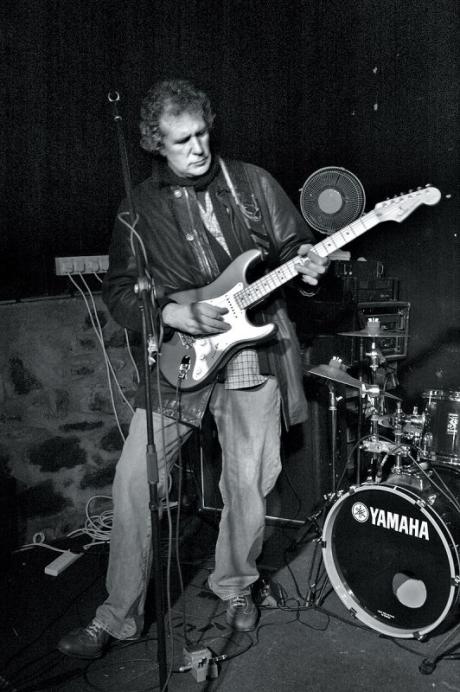 John Illsley - Bass profil