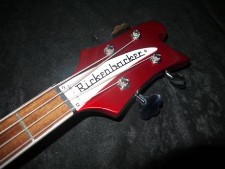 těžko odolatelné kouzlo Rickenbackerů - povídání o legendární baskytaře