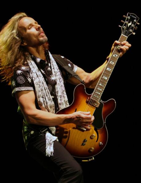 Kytaroví velikáni - Tommy Shaw