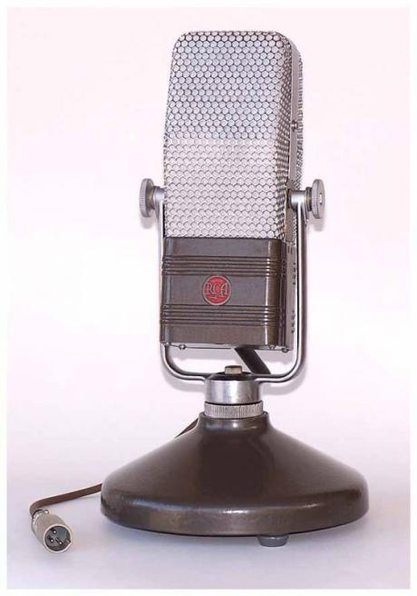 Páskové mikrofony řady RCA 44 navržené pro studiové vysílání dobře odolávaly změnám vlhkosti či teploty (na rozdíl od kondenzátorových)