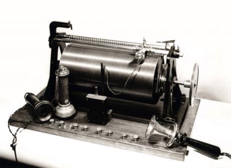 Poulsenův telegrafon z roku 1898