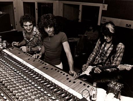 Jack Douglas a Jay Messina nahrávají kytaru s Joem Perrym z Aerosmith