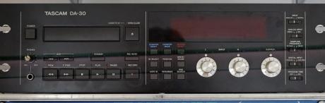 Magnetofon R-Dat Tascam DA-30 a "datka" Sony DT-90