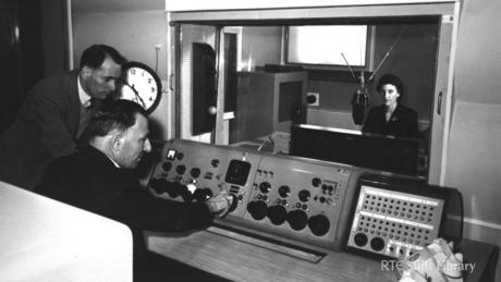 Rozhlasový vysílací pult z poloviny padesátých let