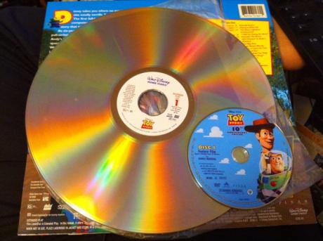 Srovnání Laser disku (patentován 1961) s CD (DVD) formátem