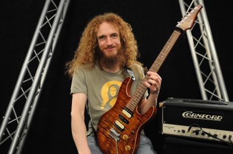 Kytaroví velikáni - Guthrie Govan