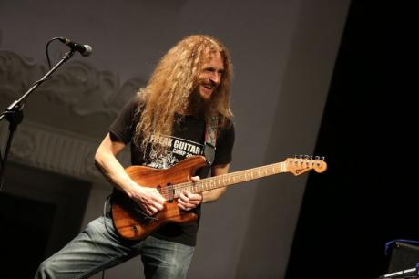 Kytaroví velikáni - Guthrie Govan